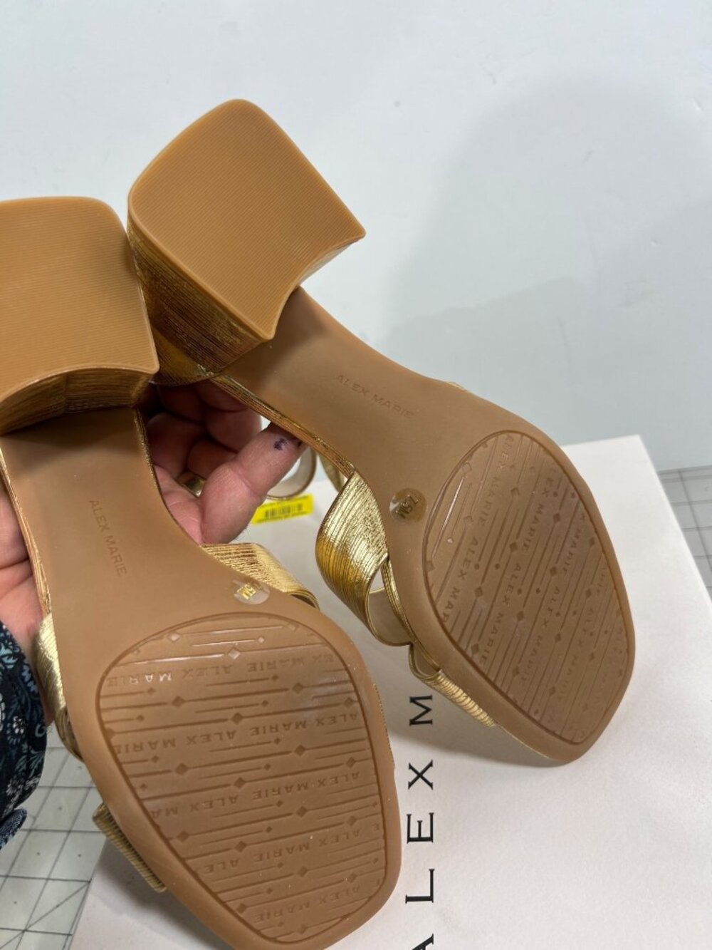 Alex Marie Adeline Gold Block Heel Women's Sandals Bow Accent Size 7.5 New - Picture 8 of 8